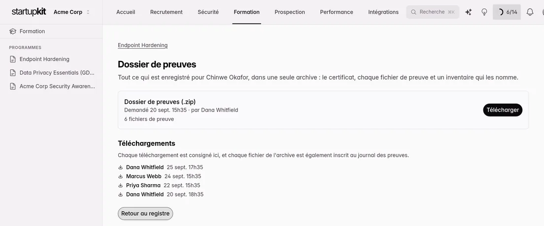 Page de l'archive de preuves pour la formation achevée d'un participant, montrant l'archive générée et la liste de toutes les personnes qui l'ont téléchargée, chacune avec la date et l'heure
