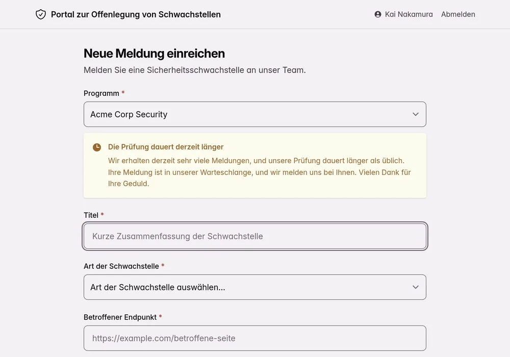 Formular für Schwachstellenmeldungen auf einem gebrandeten Forscherportal mit Feldern für Titel, Schweregrad und Anhänge
