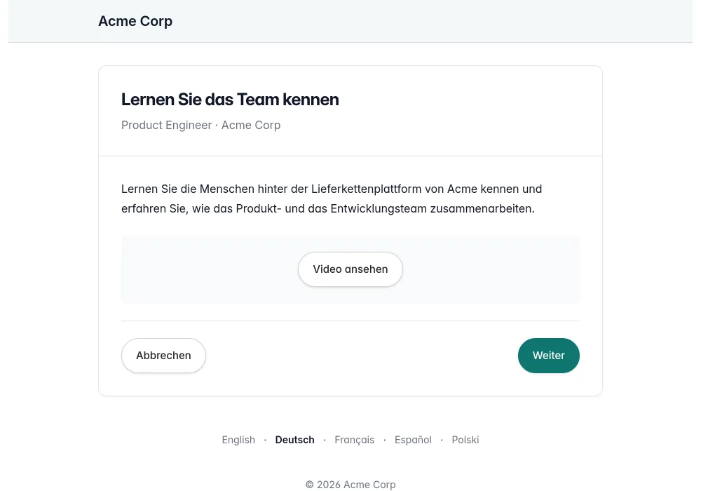 Ein Kandidat sieht ein Einführungsvideo zur Rolle an, bevor es weitergeht
